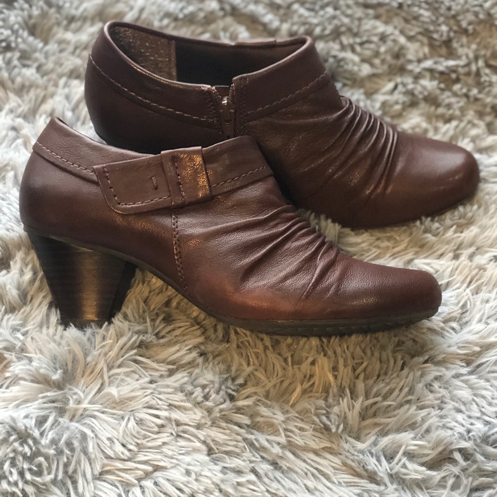 🌈 5/$25 Bare traps 9.5 women’s slouch booties